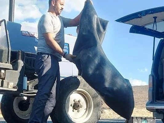 yolda-traktör-lastik-tamiri